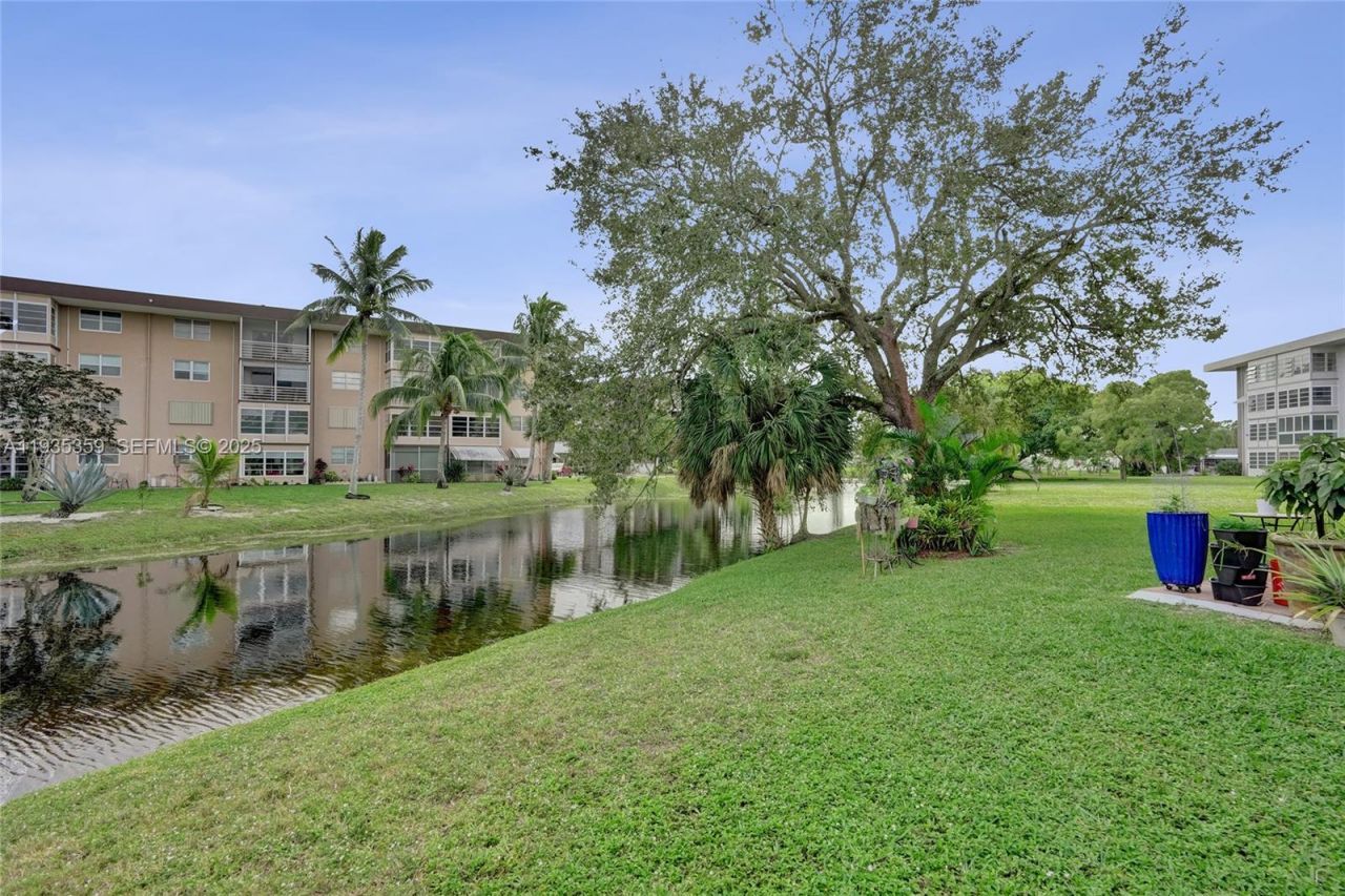 2800 NW 47th Ter, Unit 202A, Lauderdale Lakes, FL 33313 Photo