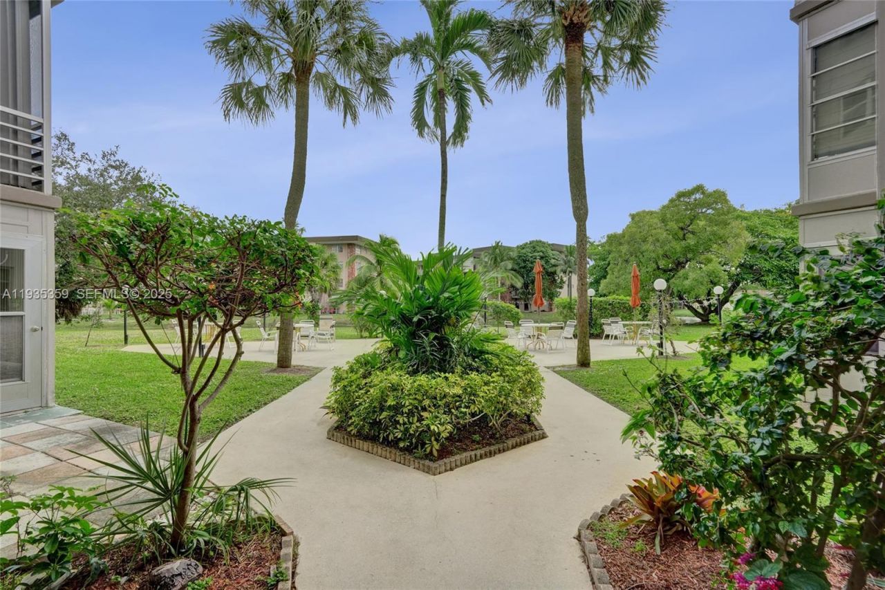 2800 NW 47th Ter, Unit 202A, Lauderdale Lakes, FL 33313 Photo