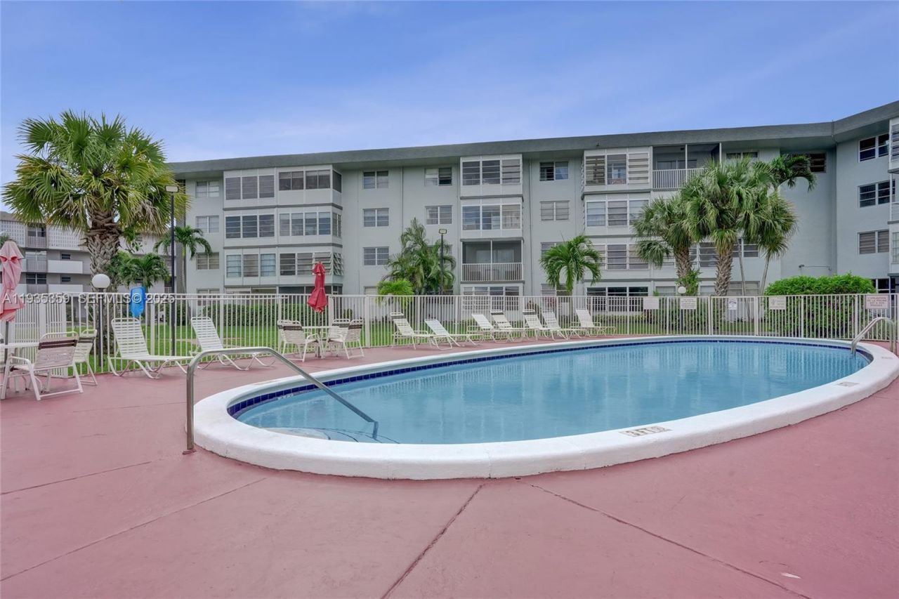 2800 NW 47th Ter, Unit 202A, Lauderdale Lakes, FL 33313 Photo