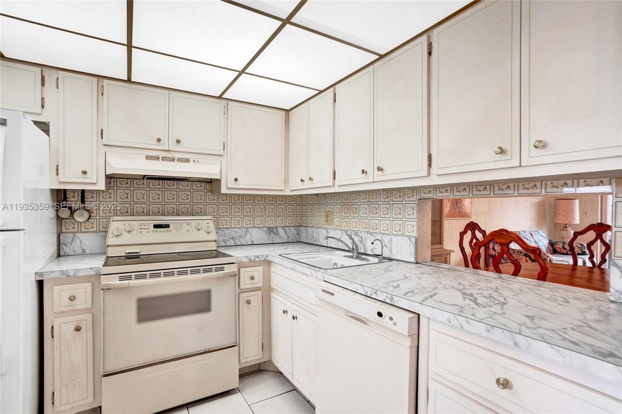 2800 NW 47th Ter, Unit 202A, Lauderdale Lakes, FL 33313 Photo