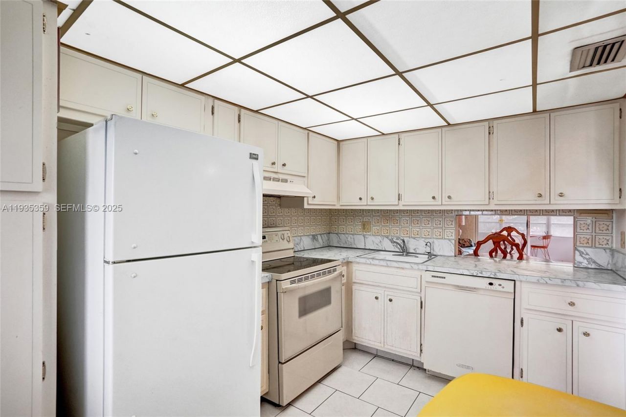 2800 NW 47th Ter, Unit 202A, Lauderdale Lakes, FL 33313 Photo