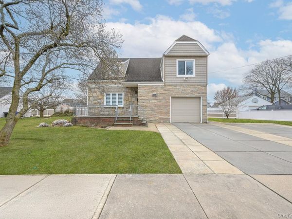 100 Morris Parkway, Valley Stream, NY 11580