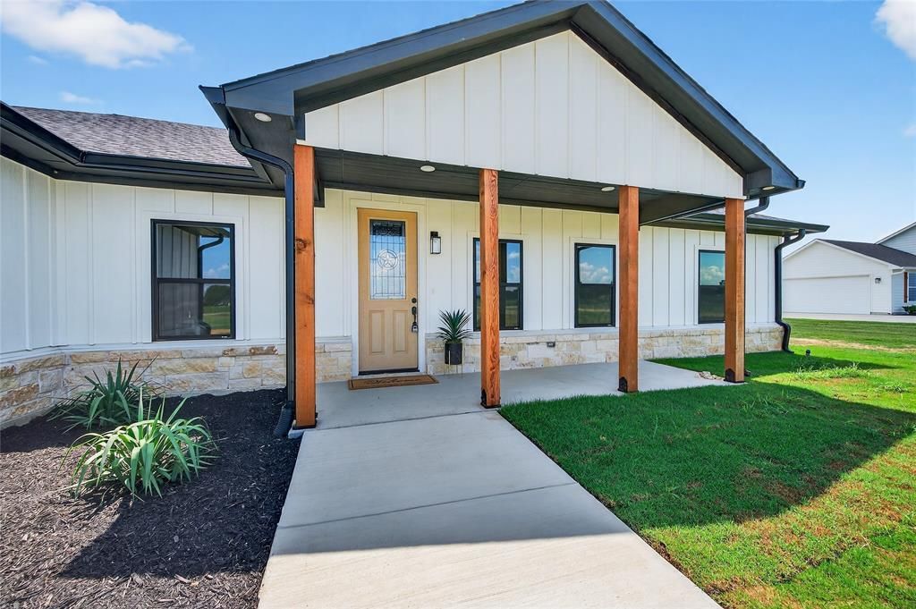 192 Brooks Lane, Sadler, TX 76264 Main Photo