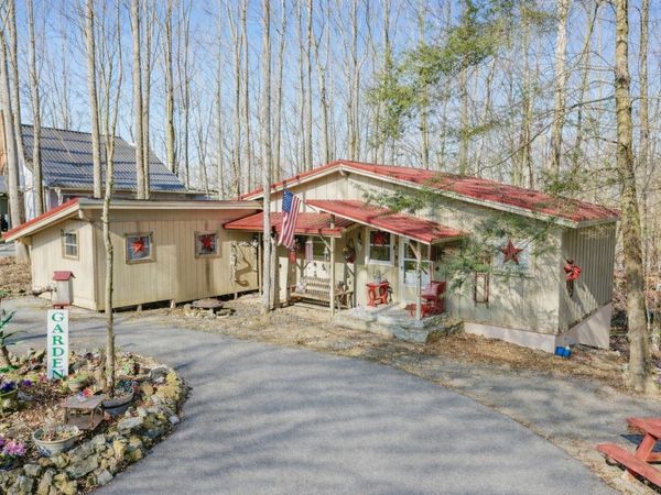 605 Holiday Haven Dr, Smithville, TN 37166