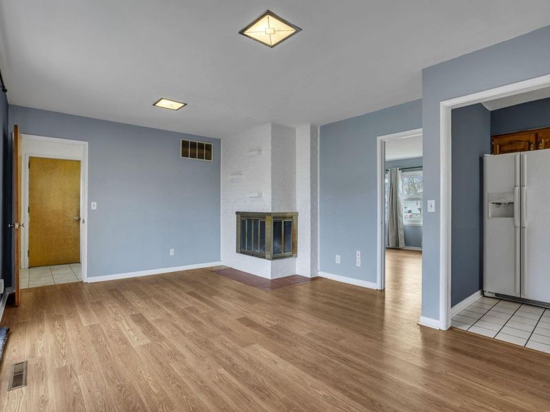 480 Yarmouth Lane, Columbus, OH 43228 Photo 13