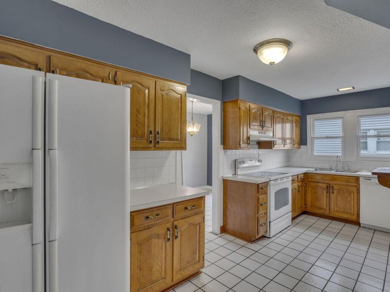 480 Yarmouth Lane, Columbus, OH 43228 Photo 16