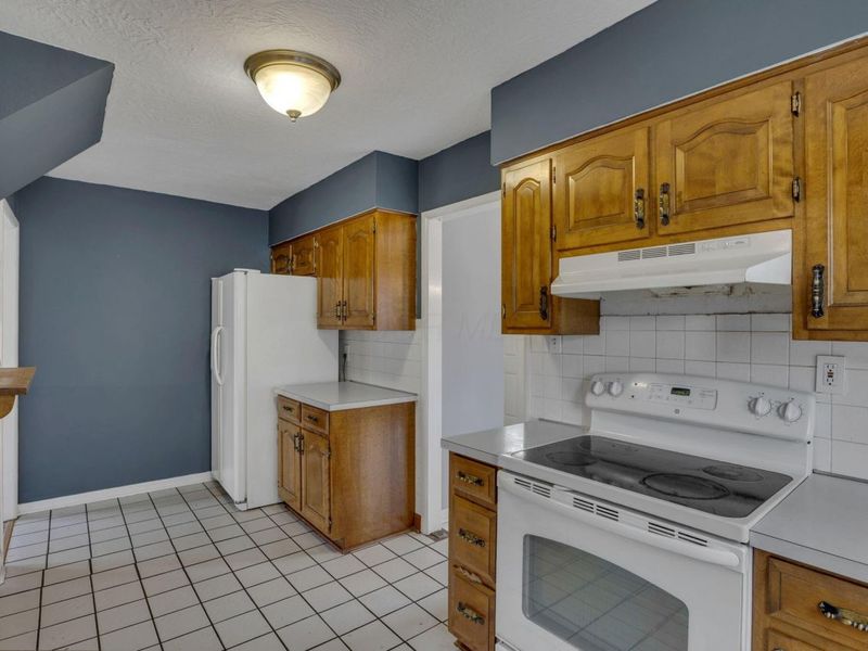 480 Yarmouth Lane, Columbus, OH 43228 Photo 17