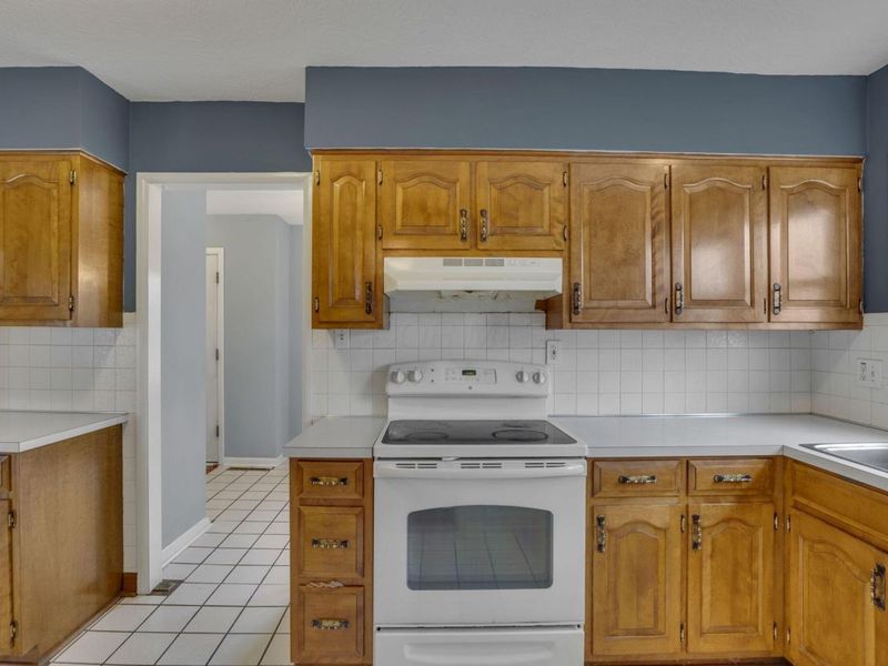 480 Yarmouth Lane, Columbus, OH 43228 Photo 18