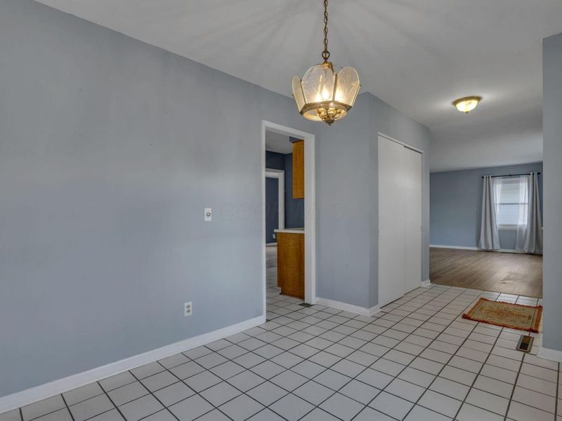 480 Yarmouth Lane, Columbus, OH 43228 Photo 25