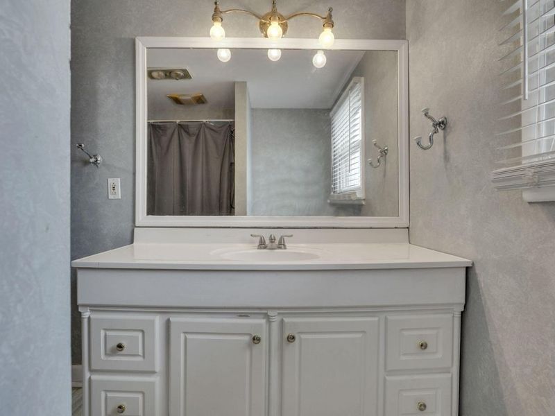 480 Yarmouth Lane, Columbus, OH 43228 Photo 39