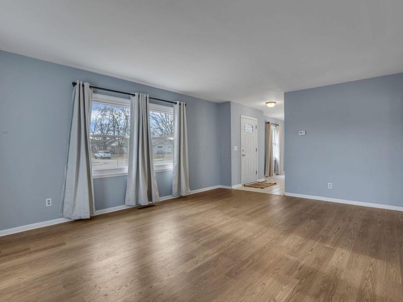 480 Yarmouth Lane, Columbus, OH 43228 Photo 9