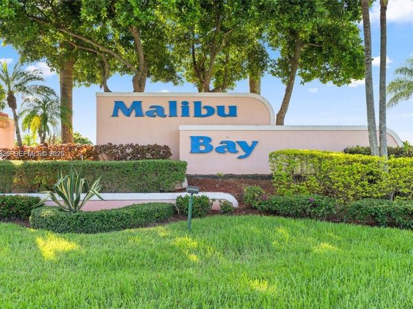 752 NW 208th Ter, Pembroke Pines, FL 33029