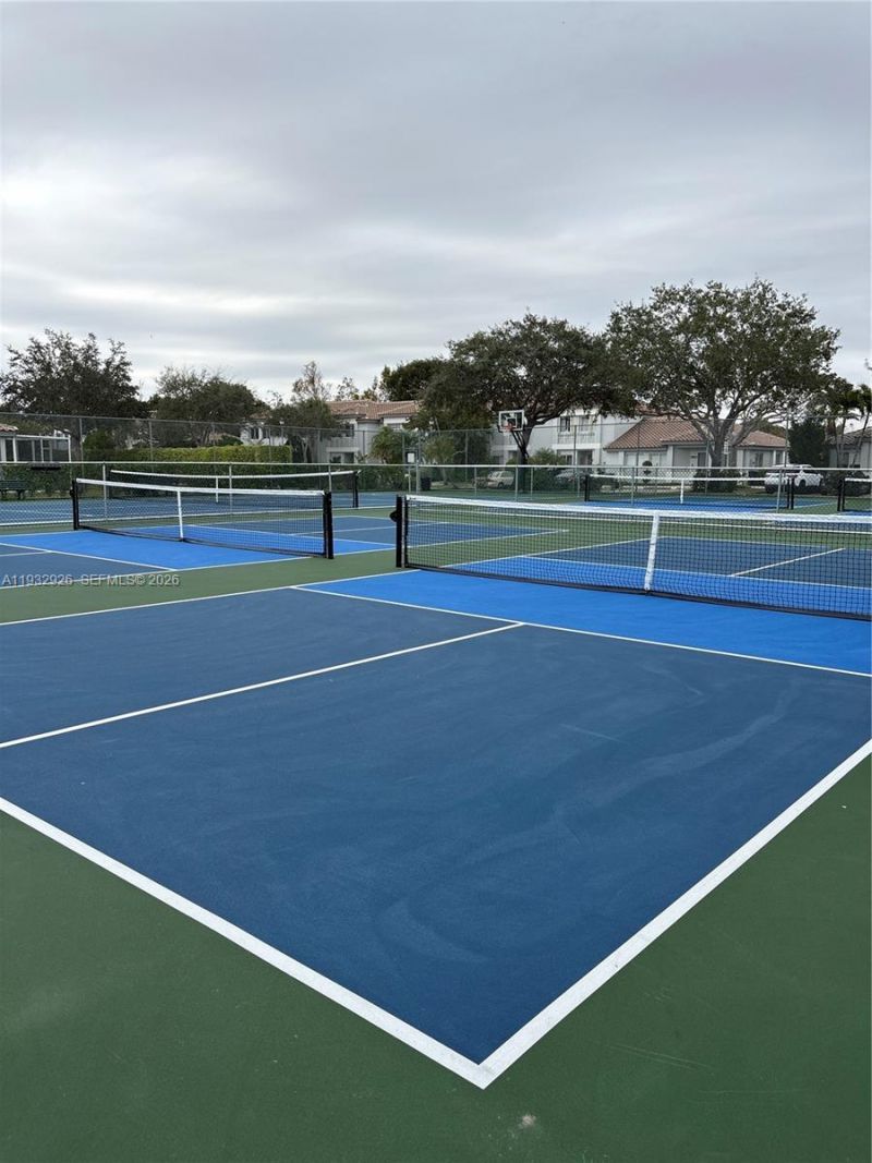 752 NW 208th Ter, Pembroke Pines, FL 33029 Photo