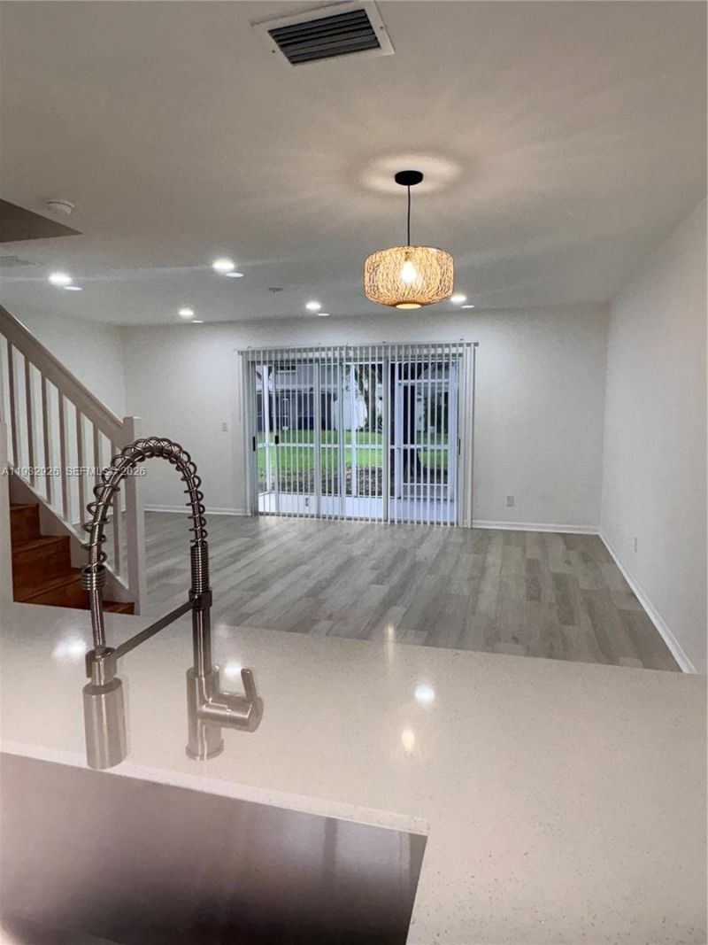 752 NW 208th Ter, Pembroke Pines, FL 33029 Photo