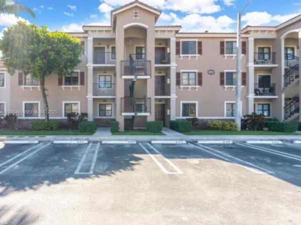 22541 SW 88th Pl, Unit 304-6, Cutler Bay, FL 33190