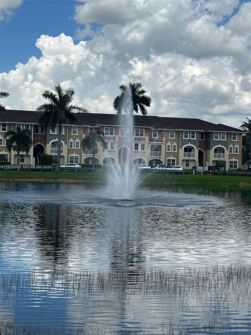 10800 NW 88th Ter, Unit 213, Doral, FL 33178 Photo