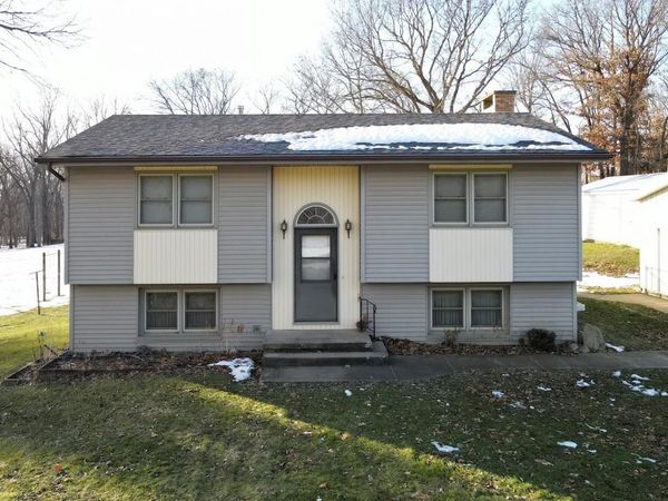 2390 Sand Road, Marshalltown, IA 50158