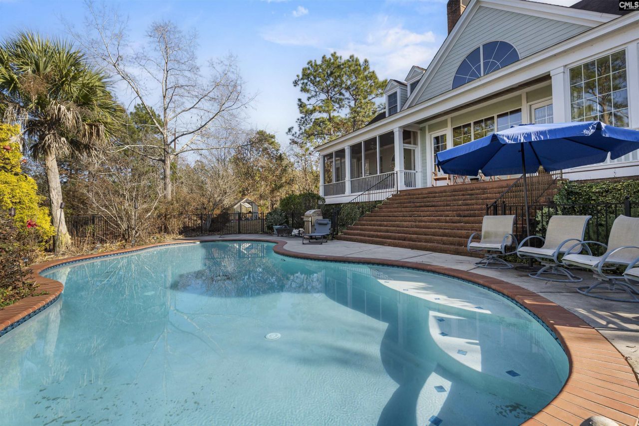 160 Hound Hollow Road Photo 4