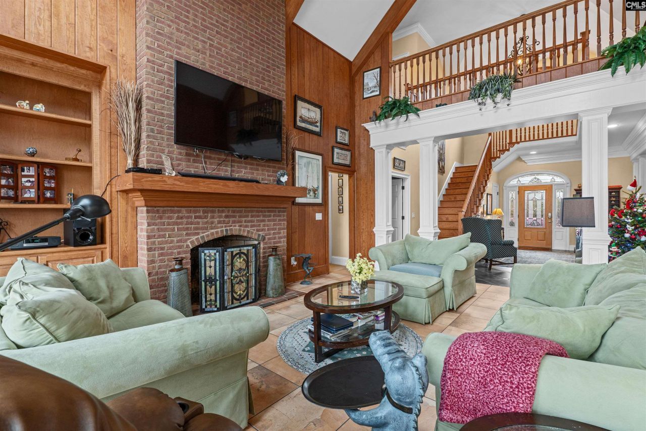 160 Hound Hollow Road Photo 9