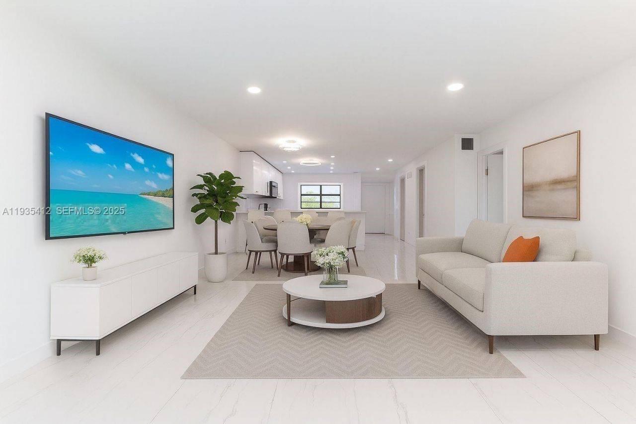 8435 Casa Del Lago, Unit 22-C, Boca Raton, FL 33433 Photo