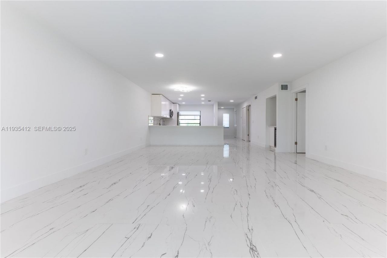 8435 Casa Del Lago, Unit 22-C, Boca Raton, FL 33433 Photo