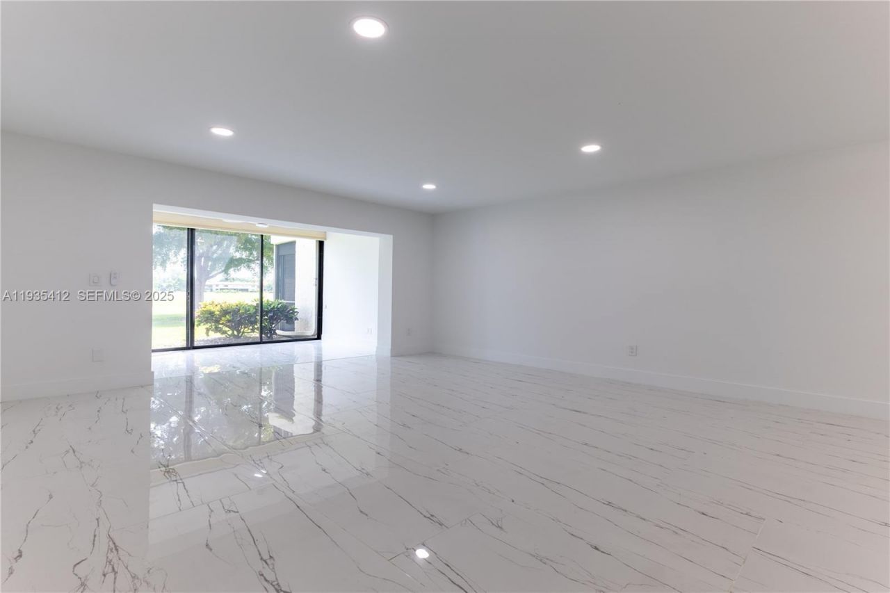 8435 Casa Del Lago, Unit 22-C, Boca Raton, FL 33433 Photo