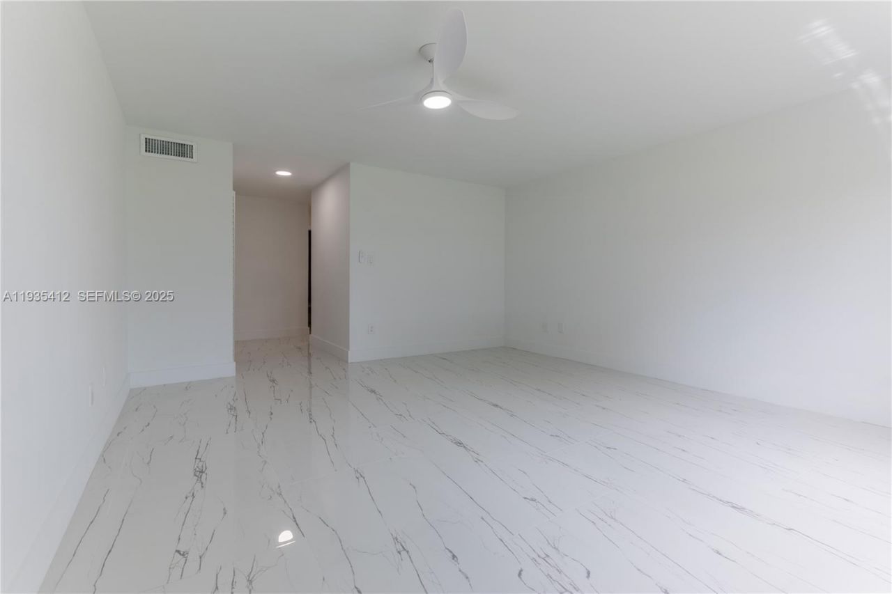 8435 Casa Del Lago, Unit 22-C, Boca Raton, FL 33433 Photo