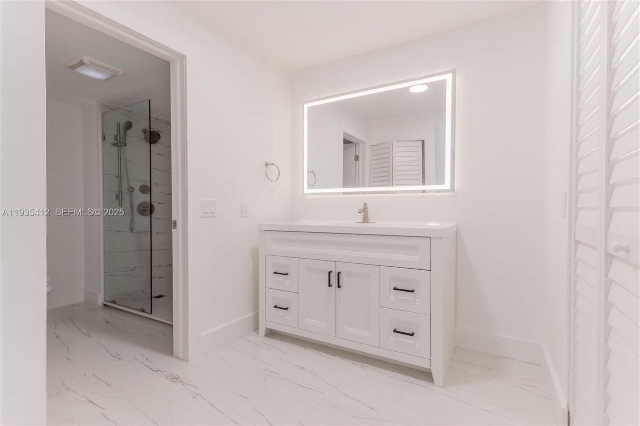 8435 Casa Del Lago, Unit 22-C, Boca Raton, FL 33433 Photo