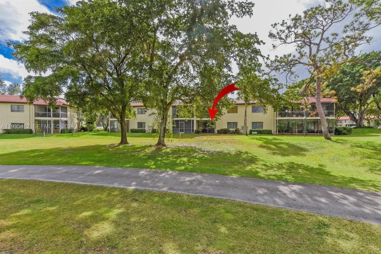 8435 Casa Del Lago, Unit 22-C, Boca Raton, FL 33433 Photo