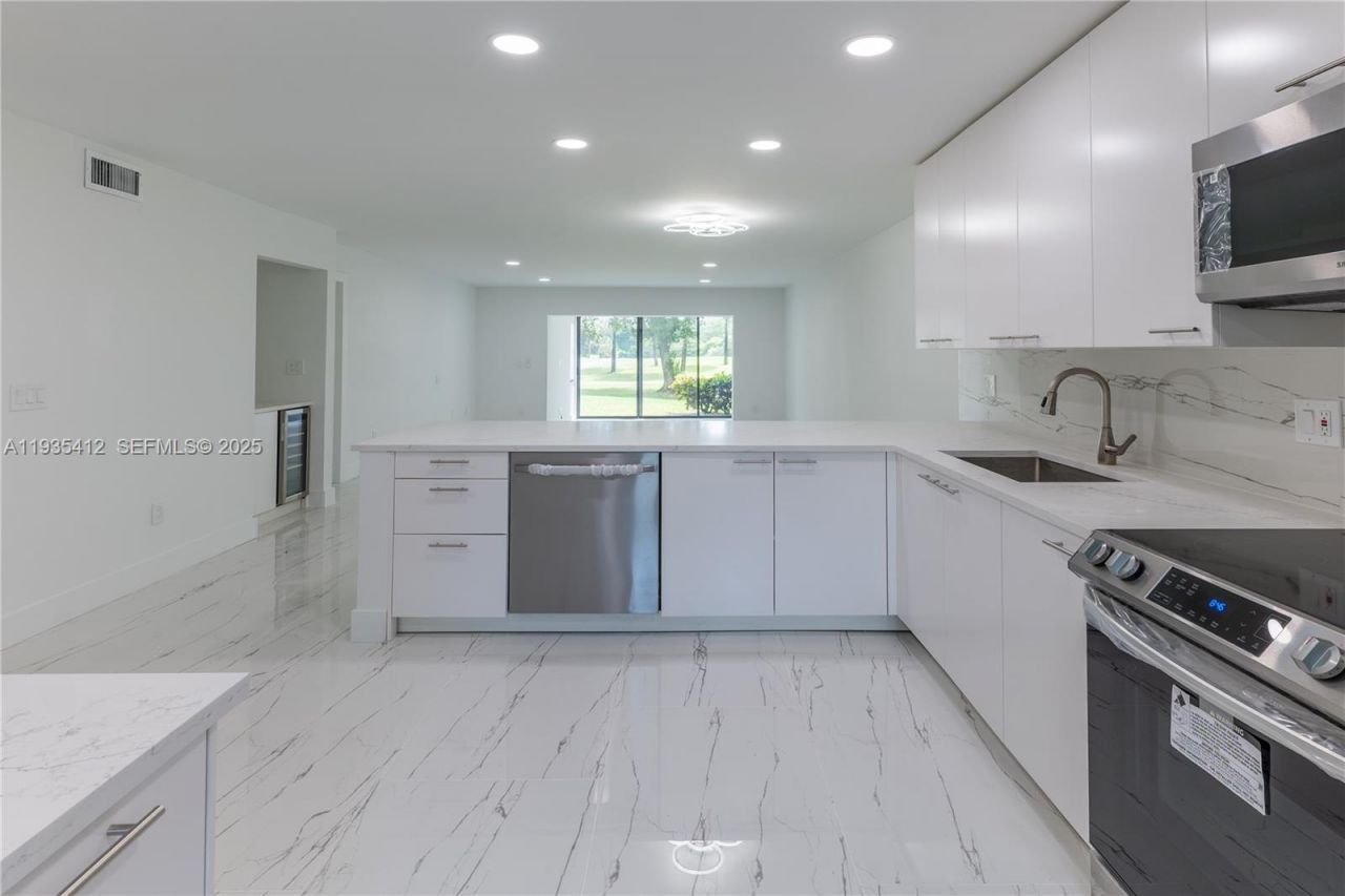 8435 Casa Del Lago, Unit 22-C, Boca Raton, FL 33433 Photo