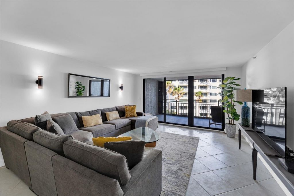 1167 Hillsboro Mile, Unit 306, Hillsboro Beach, FL 33062 Photo