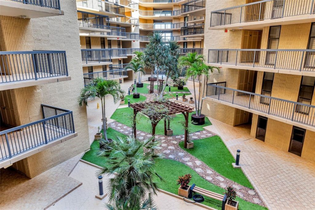 1167 Hillsboro Mile, Unit 306, Hillsboro Beach, FL 33062 Photo