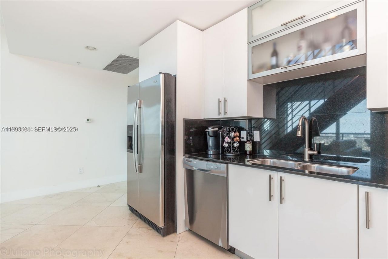 60 SW 13th St, Unit 4205, Miami, FL 33130 Photo