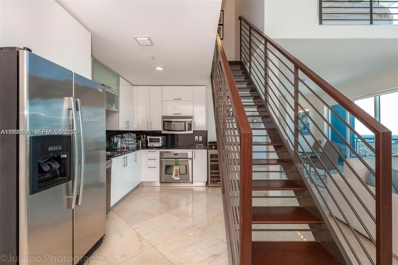 60 SW 13th St, Unit 4205, Miami, FL 33130 Photo