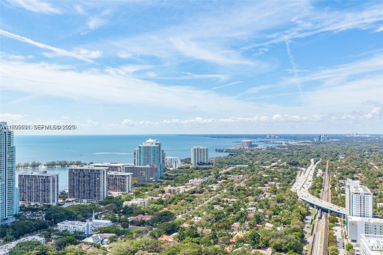 60 SW 13th St, Unit 4205, Miami, FL 33130 Photo