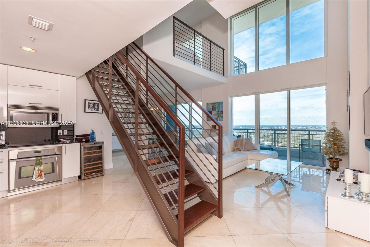 60 SW 13th St, Unit 4205, Miami, FL 33130 Photo