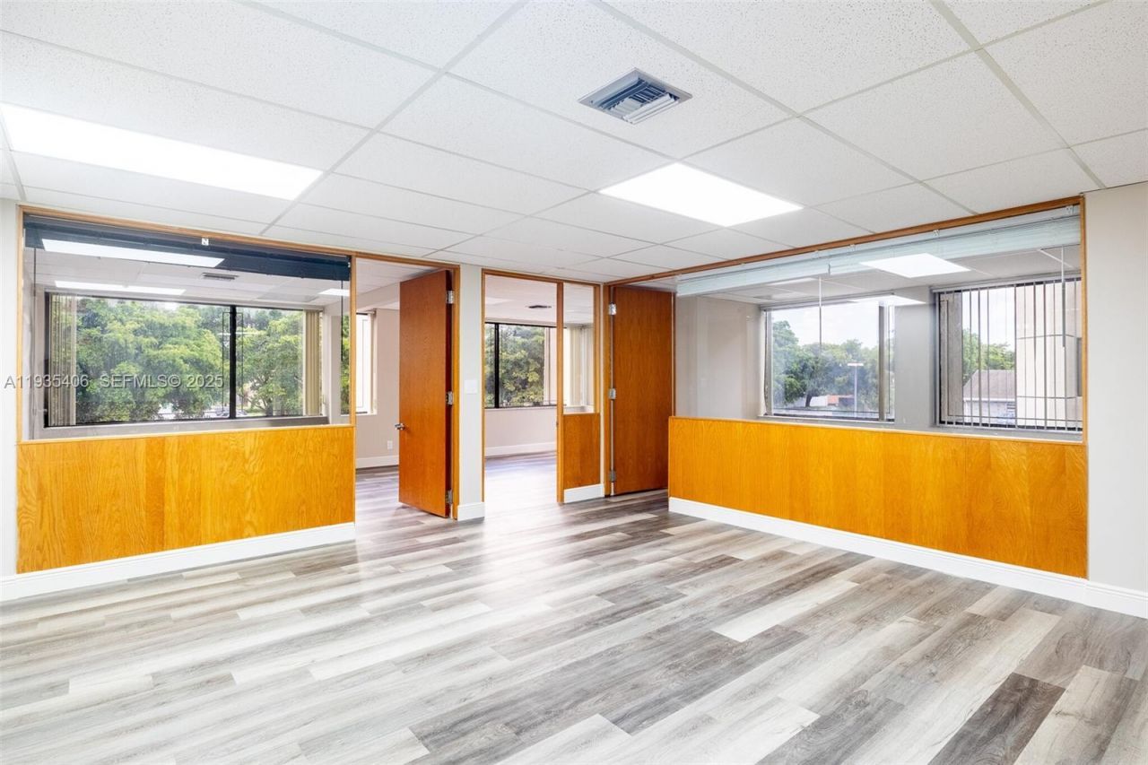 7501 W Oakland Park Blvd , Lauderhill, FL 33319 Photo