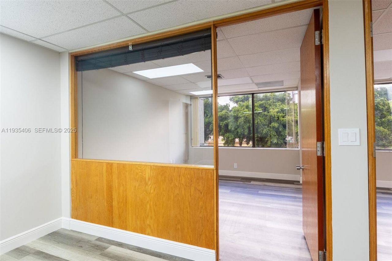 7501 W Oakland Park Blvd , Lauderhill, FL 33319 Photo