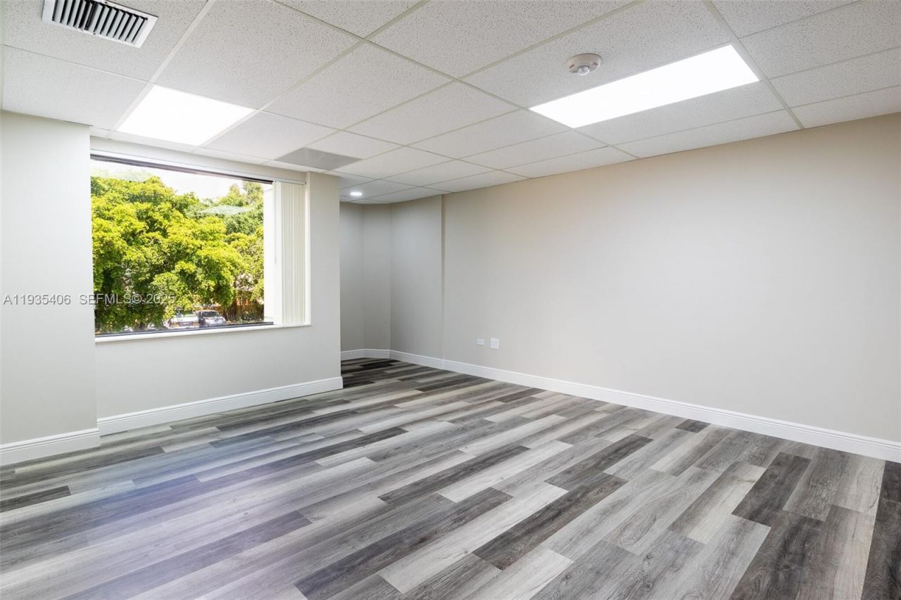 7501 W Oakland Park Blvd , Lauderhill, FL 33319 Photo