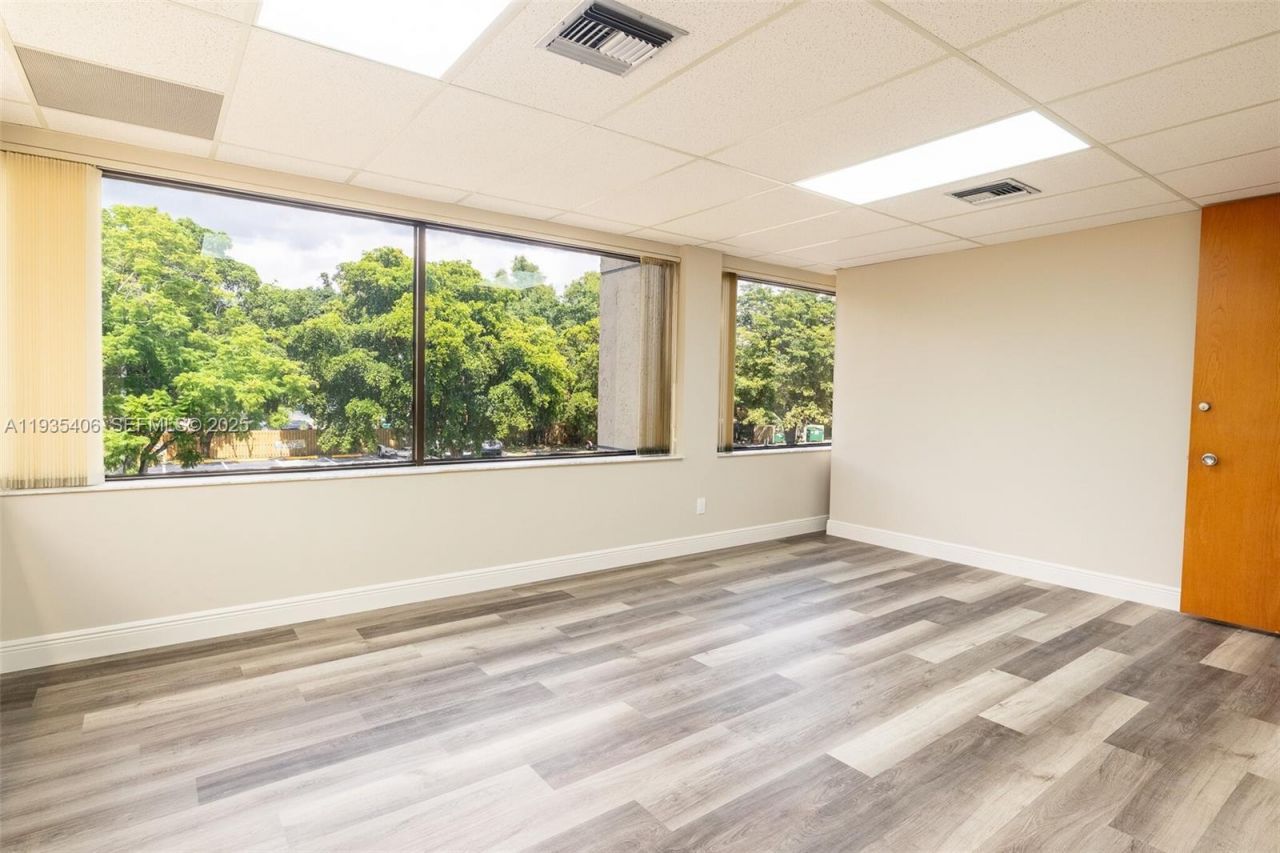 7501 W Oakland Park Blvd , Lauderhill, FL 33319 Photo