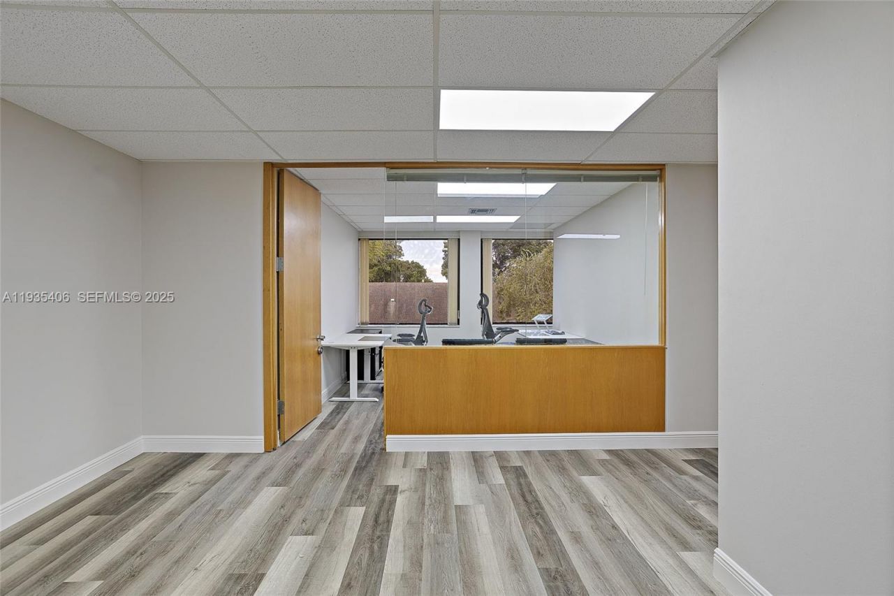 7501 W Oakland Park Blvd , Lauderhill, FL 33319 Photo