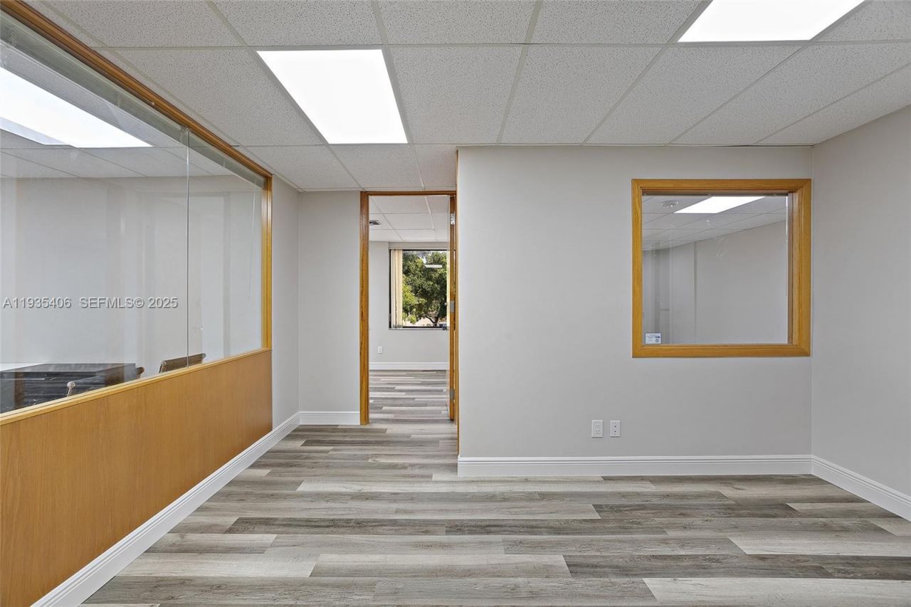 7501 W Oakland Park Blvd , Lauderhill, FL 33319 Photo