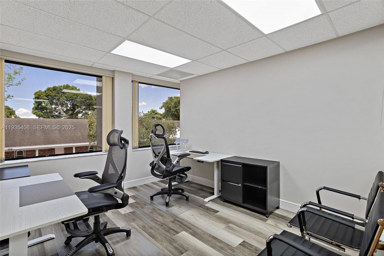 7501 W Oakland Park Blvd , Lauderhill, FL 33319 Photo