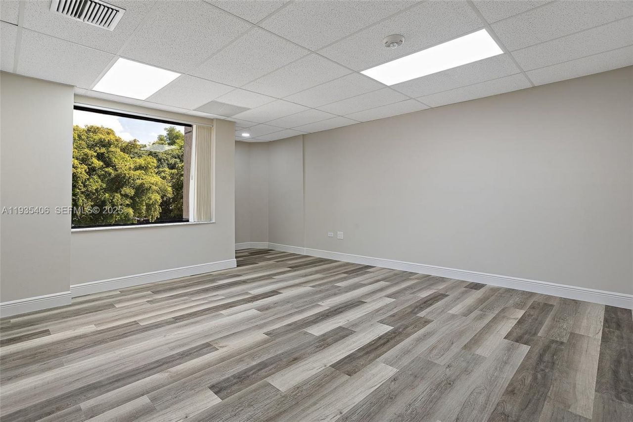 7501 W Oakland Park Blvd , Lauderhill, FL 33319 Photo