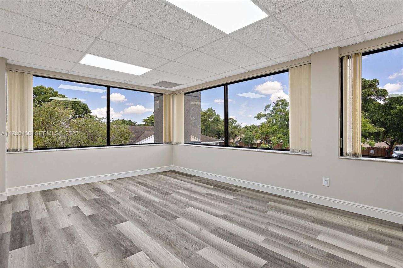 7501 W Oakland Park Blvd , Lauderhill, FL 33319 Photo