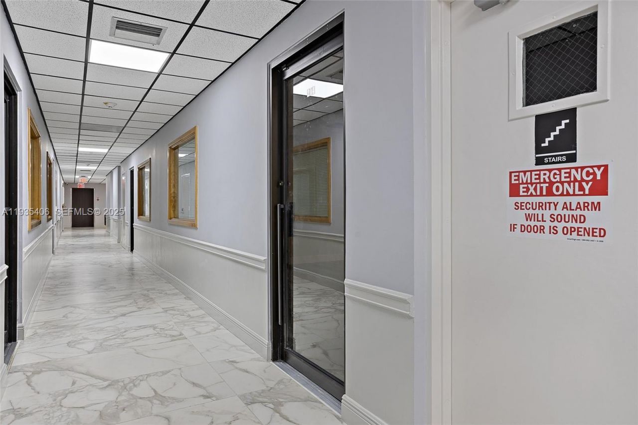 7501 W Oakland Park Blvd , Lauderhill, FL 33319 Photo