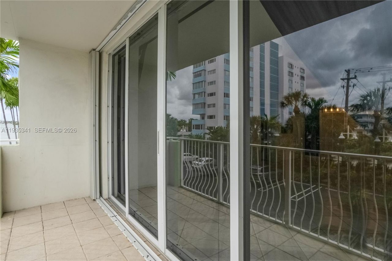 10350 W Bay Harbor Dr, Unit 2L, Bay Harbor Islands, FL 33154 Photo