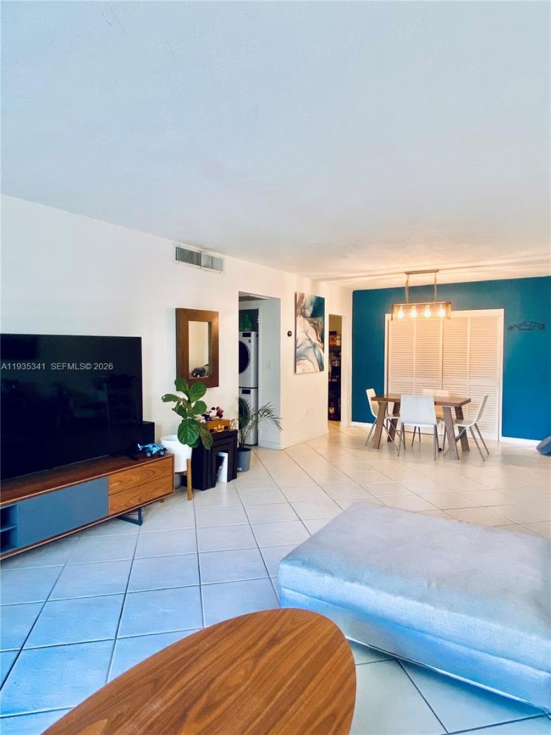 10350 W Bay Harbor Dr, Unit 2L, Bay Harbor Islands, FL 33154 Photo