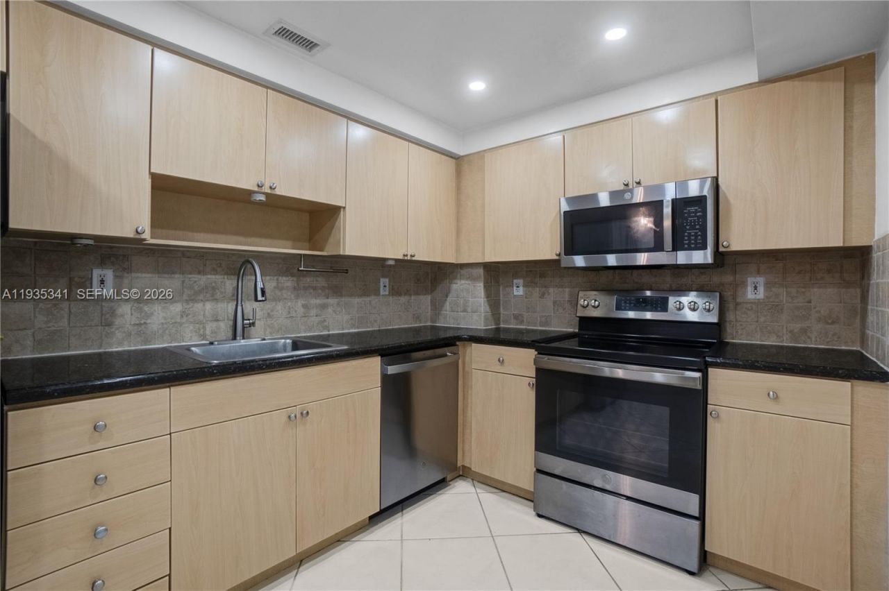 10350 W Bay Harbor Dr, Unit 2L, Bay Harbor Islands, FL 33154 Photo