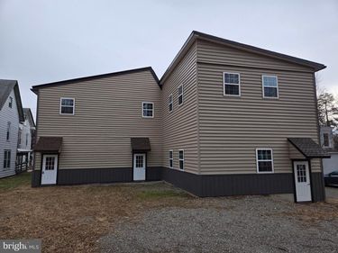 194 S TULPEHOCKEN STREET, PINE GROVE, PA 17963